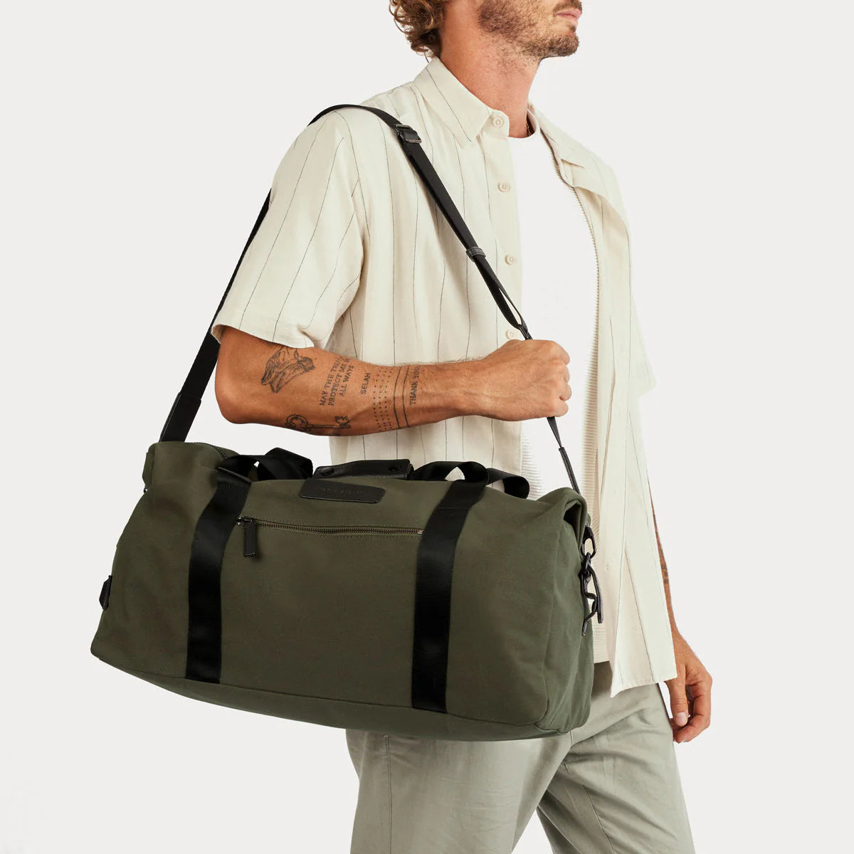 The name says it all... this wide opening, spacious duffle has everything you could want. Just the right size to make the most of aircraft cabin limits and still carry everything you need for a long weekend away. Fitted with a convenient side grab handle, long/comfortable shoulder straps, and super convenient outside pockets for easy access to all your small important stuff.