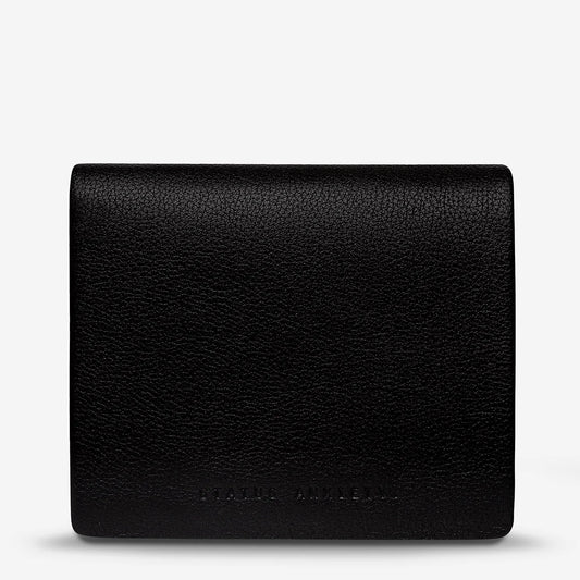 Nathaniel is the strong silent type. Made of premium Italian cowhide leather and packed with functionality, he's the perfect fit for the guy who needs more room.