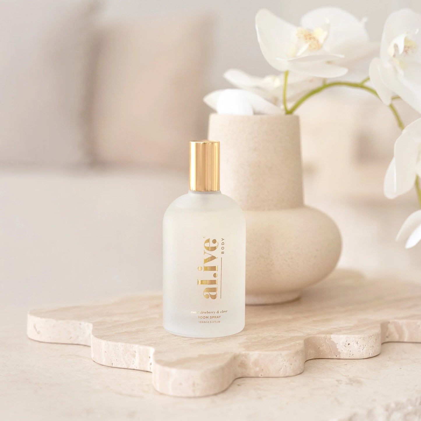 Spray your Sweet Dewberry & Clove Luxury Room Spray into the centre of the room, to scent your home with the heady aroma of tropical fruit and warm spice. The fragrance is impactful but never overpowering and will linger leaving your home smelling fresh for hours. 
