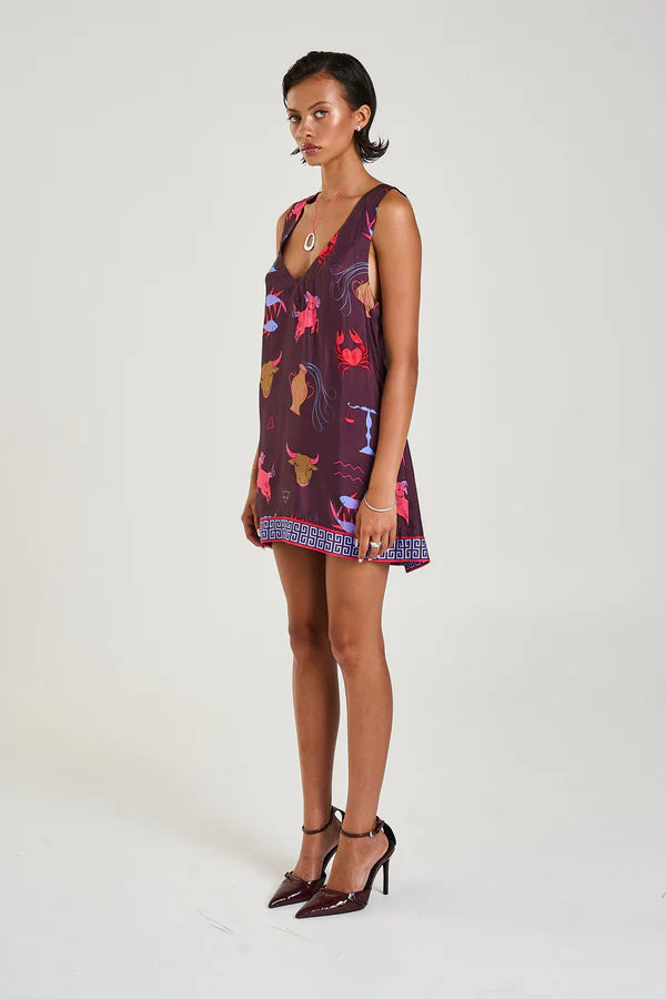 The V-Neck Shift dress featuring the Zodiac print with SS trim presents a relaxed fit that ends at a flattering mini length. Made from a smooth, silky cupro blend, it boast front pockets and can be styled alone or layered with a shirt underneath for an elevated look.