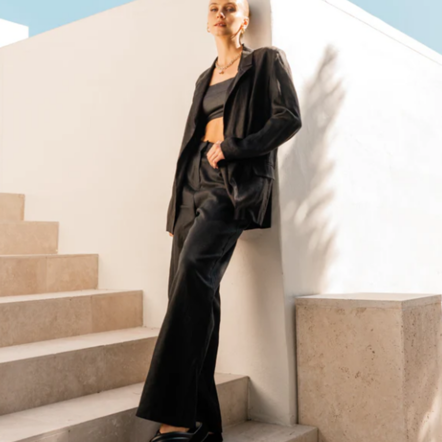 These Castaway linen pants by White Closet are 100% Linen and feature a high waist, belt loops, functioning side pockets and a tailored straight leg silhouette. The ultimate style and fit in a pant, with a pinch of fun!