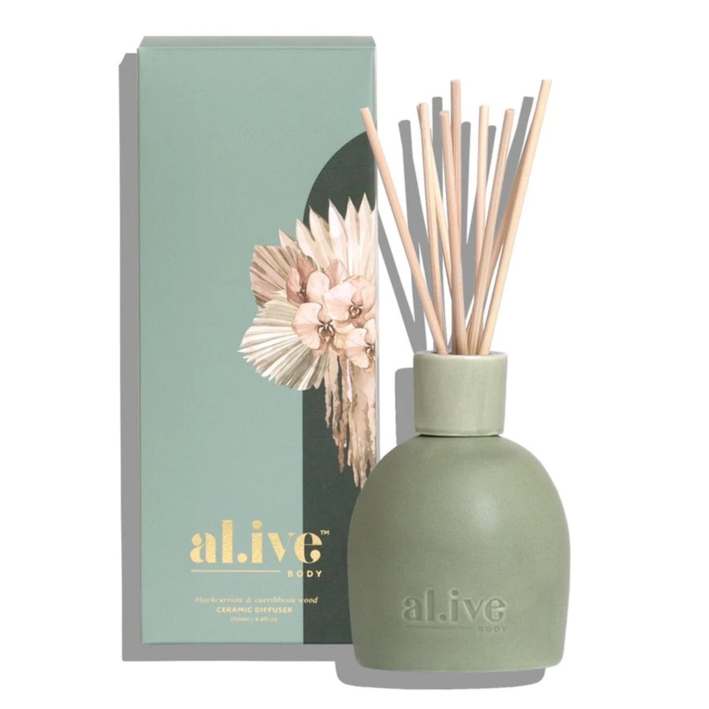 The Blackcurrant and Caribbean Wood Diffuser features warm green ceramic vessels, that enhance any decor or colour palette whilst scenting your home with the invigorating aroma of juicy fruits with natural moss and wood.
