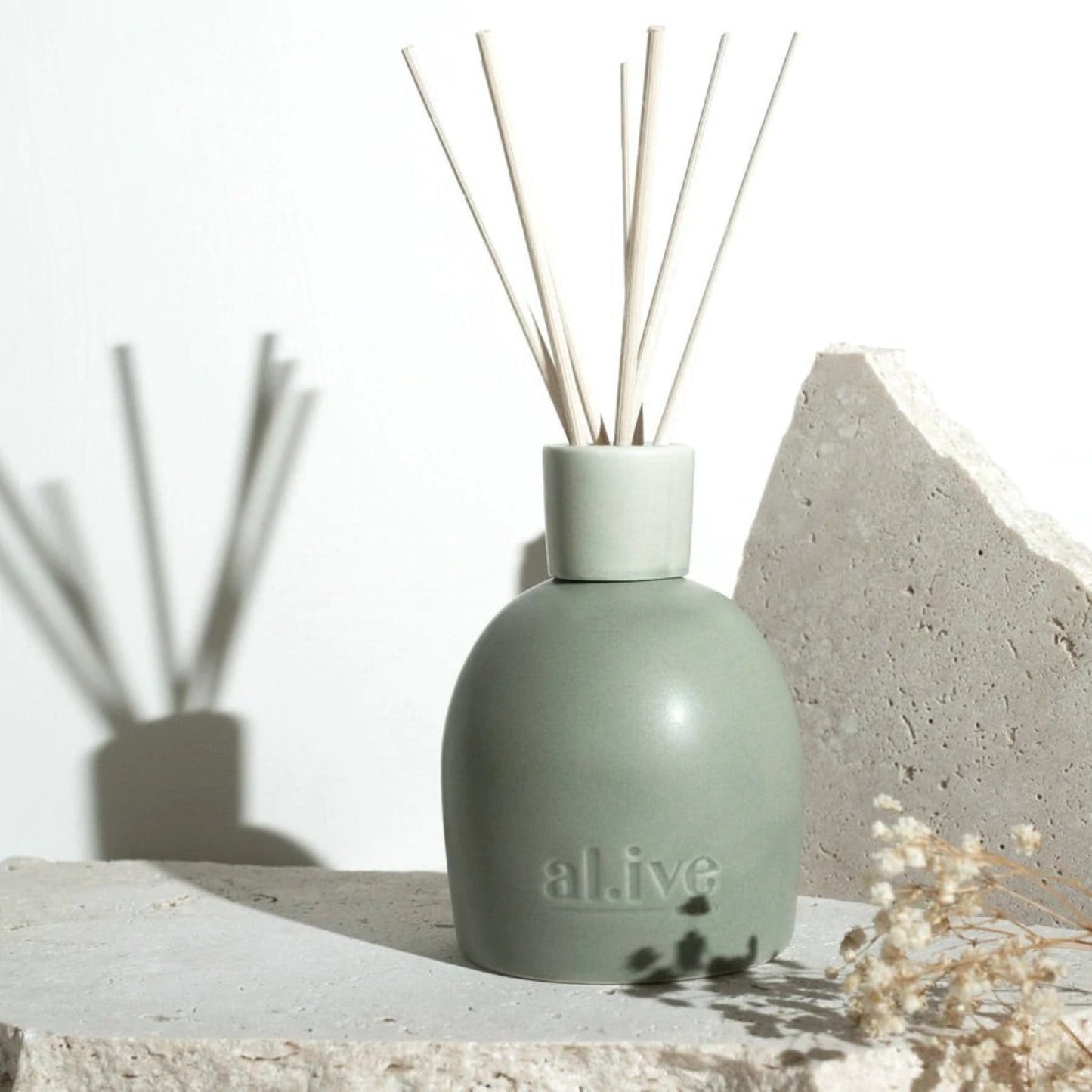 The Blackcurrant and Caribbean Wood Diffuser features warm green ceramic vessels, that enhance any decor or colour palette whilst scenting your home with the invigorating aroma of juicy fruits with natural moss and wood.