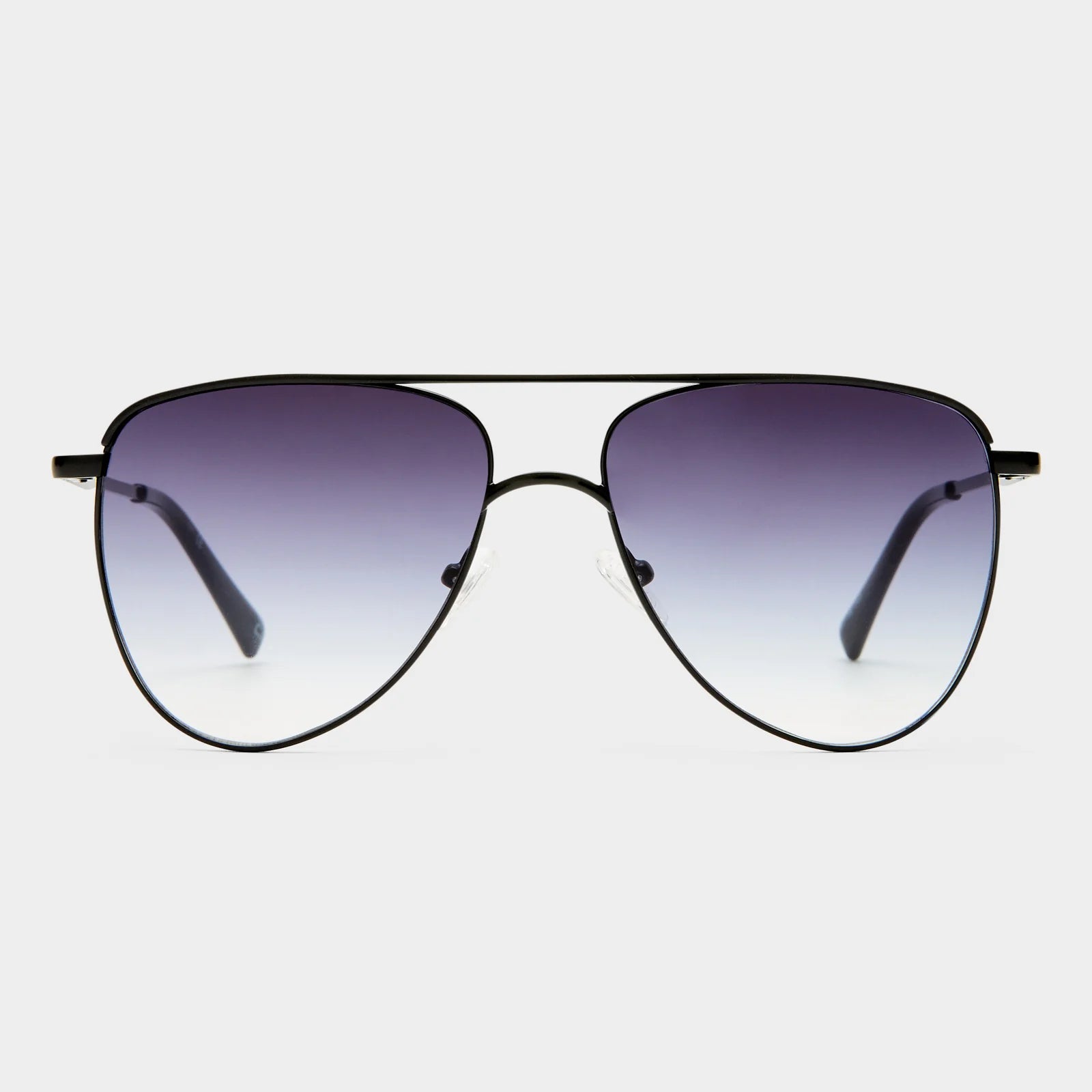 Crafted with contemporary details and timeless proportions, THE DUKE aviator sunglasses are your ideal pair of versatile and standout look. Highlighting an innovative flat lens and designed to flatter all face shapes, this style is finished with sleek and refined metal temples and adjustable nose pads for a personalized and comfortable fit.