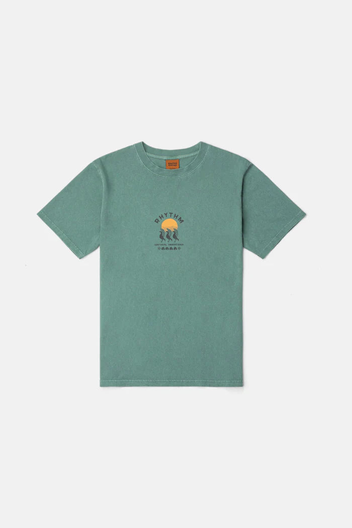 The Natural Vibrations Vintage SS T-Shirt in Vintage Green features screen print artwork, a 1x1 rib knit neck band, and Rhythm’s signature trims. Washed and dyed for a vintage look and feel.