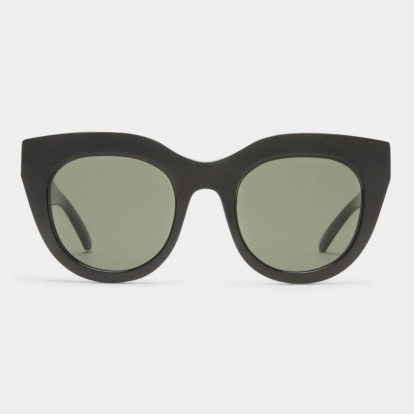 A favourite of Meghan Markle and Olivia Palermo, the AIR HEART silhouette is an iconic Le Specs style. With oversized and dramatic proportions reminiscent of a cat eye, the style is designed with a thick semi-translucent tan frame and luxurious metal top bar inlay, then fitted with premium zero base smoke flat lenses. The perfect statement sunglass to suit all face shapes.