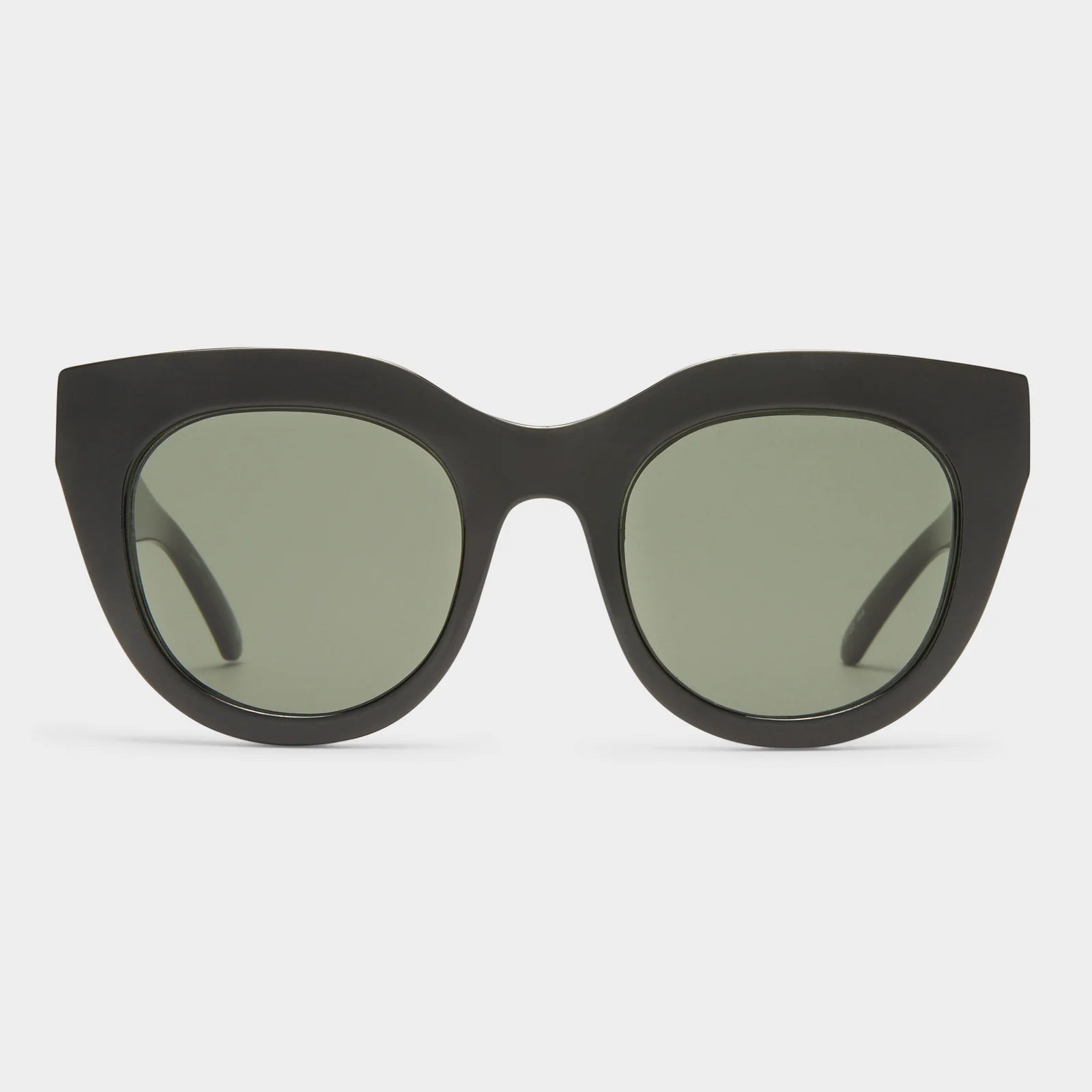 A favourite of Meghan Markle and Olivia Palermo, the AIR HEART silhouette is an iconic Le Specs style. With oversized and dramatic proportions reminiscent of a cat eye, the style is designed with a thick semi-translucent tan frame and luxurious metal top bar inlay, then fitted with premium zero base smoke flat lenses. The perfect statement sunglass to suit all face shapes.