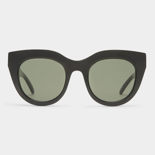 A favourite of Meghan Markle and Olivia Palermo, the AIR HEART silhouette is an iconic Le Specs style. With oversized and dramatic proportions reminiscent of a cat eye, the style is designed with a thick semi-translucent tan frame and luxurious metal top bar inlay, then fitted with premium zero base smoke flat lenses. The perfect statement sunglass to suit all face shapes.