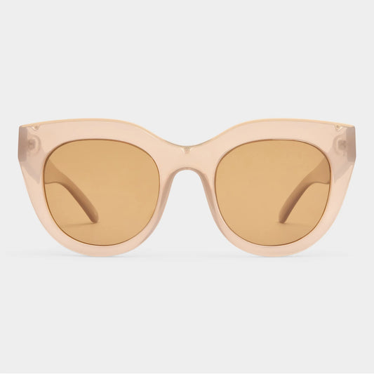 A favourite of Meghan Markle and Olivia Palermo, the AIR HEART silhouette is an iconic Le Specs style. With oversized and dramatic proportions reminiscent of a cat eye, the style is designed with a thick semi-translucent tan frame and luxurious metal top bar inlay, then fitted with premium zero base smoke flat lenses. The perfect statement sunglass to suit all face shapes.