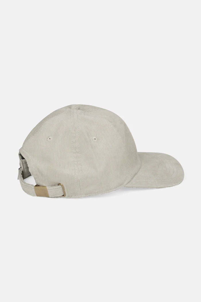 A soft corduroy cap with a deconstructed six-panel design for a laid-back feel. Featuring an appliqué felt patch and an adjustable strap-back closure with a metal clamp for a secure fit. Finished with signature Rhythm labels and trims.