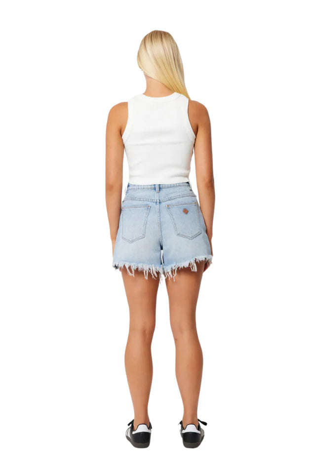 Upgrade your summer wardrobe with the Venice Short Cindy Rip. These high rise shorts feature a loose fit for ultimate comfort, with a 10cm in leg length. The light blue vintage wash and rip template add a unique touch, while the comfort rigid denim will mold to your body for the perfect fit. Don't forget the stylish tobacco stitching, bright silver button, rose gold rivet, and tan patch. Zip fly included.