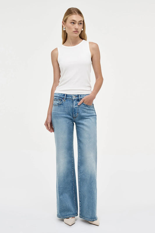 The Eva Wide Mirage

The Eva Wide is a timeless, tailored wide-leg jean that skims the hips and falls into an elegant A-line

The fitted mid-rise waist and elongated leg length offer a feminine take on a relaxed silhouette