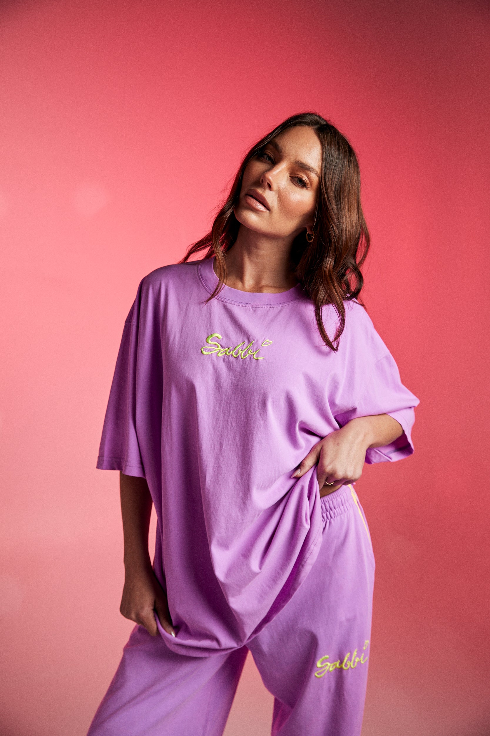 Bring the vibe, the colour, and the confidence in The Stand Out Tee - Fluro Purple — a bold, feel-good staple made for those who were born to shine.

Crafted from premium cotton, this oversized tee features a vibrant fluro purple hue with yellow contrast trims that radiate good energy. The front showcases a striking festival-inspired graphic, while the back spreads the love with Sabbi’s signature artwork and the empowering mantra: “Be You. Be Bold. Be Bright. Be the Whole Rainbow.”