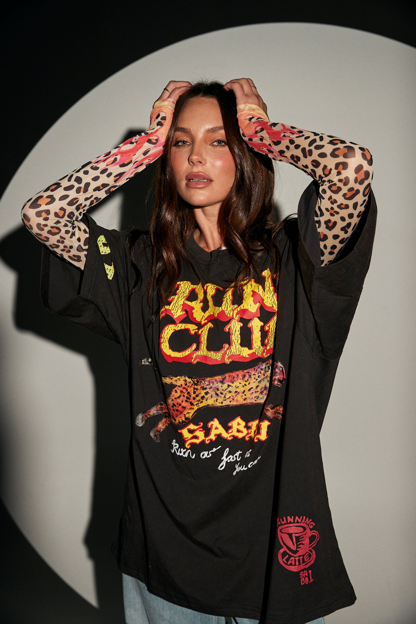 Meet your new everyday essential: The Run Club Tee in Black. A classic oversized silhouette meets effortless streetwear edge, designed to keep you moving in style from dawn to dusk.