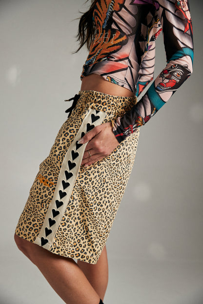 Turn up the volume on your wardrobe with the Raving Hearts Shorts in Drill Leopard. Designed for fearless expression, these statement shorts blend comfort with edge, featuring a bold leopard print that refuses to go unnoticed.