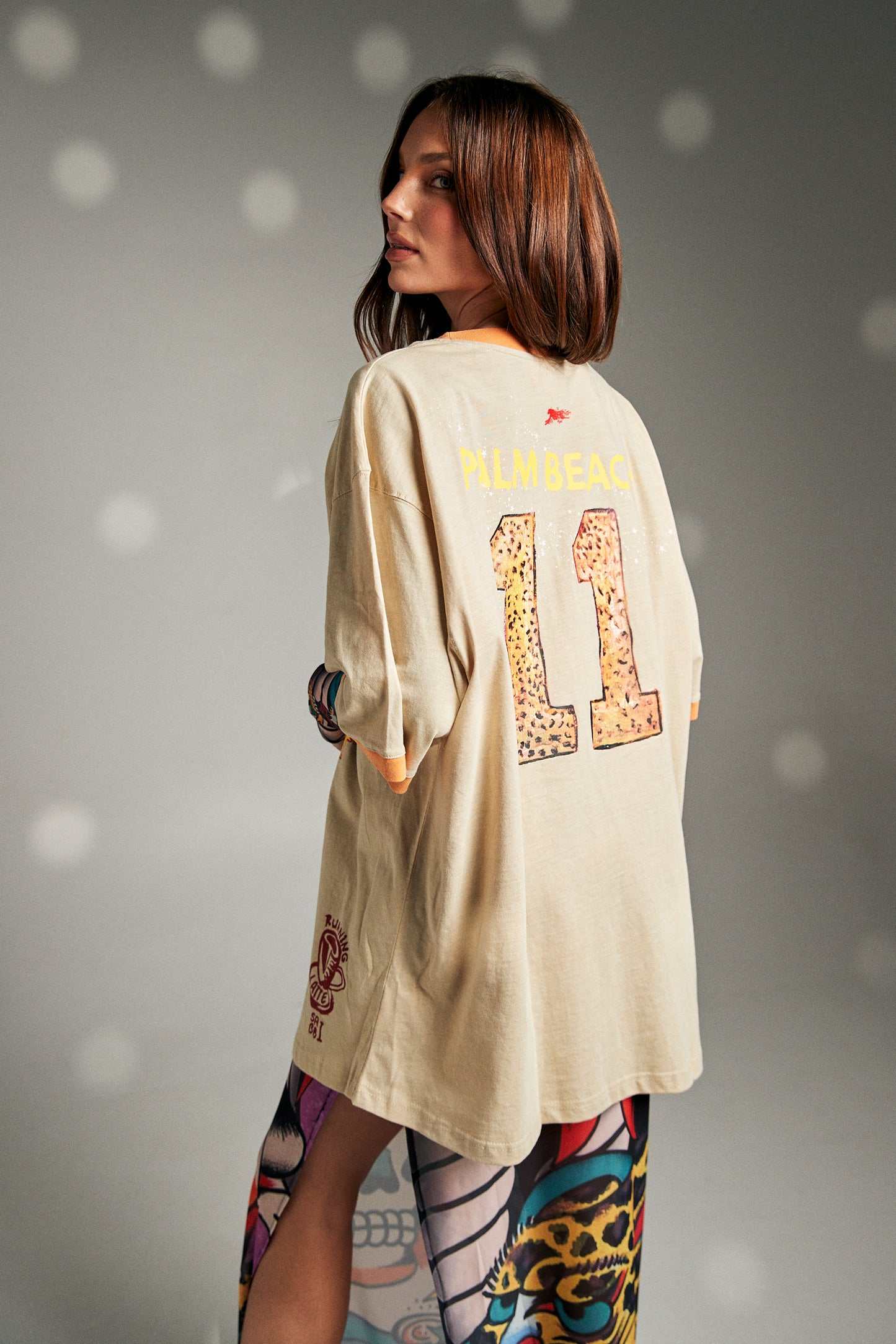 Step into comfort and style with The Run Club Tee in Beige – a modern essential that blends sporty vibes with everyday wearability. Designed in a relaxed oversized fit, this tee delivers effortless cool while keeping you comfortable on the move.