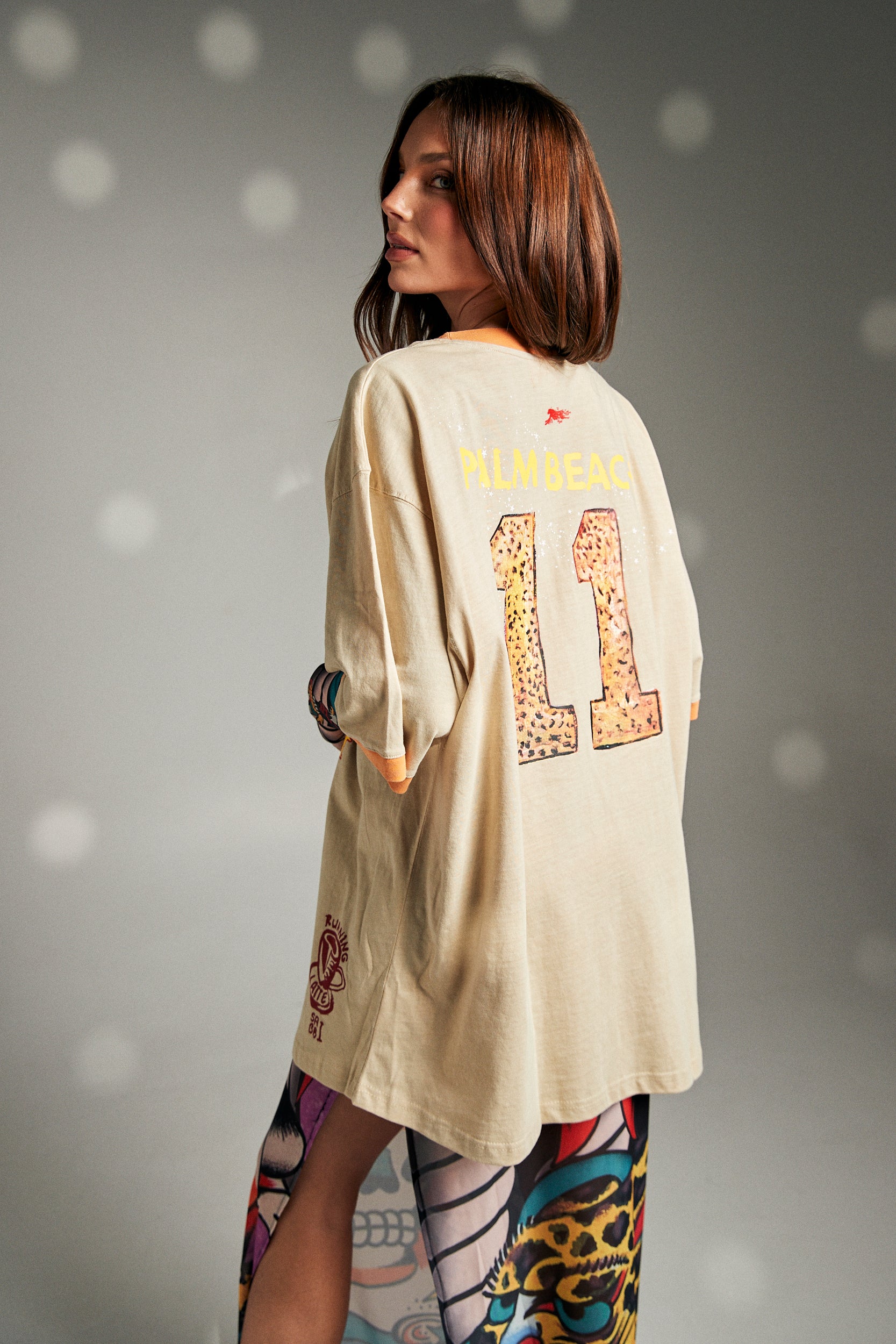 Step into comfort and style with The Run Club Tee in Beige – a modern essential that blends sporty vibes with everyday wearability. Designed in a relaxed oversized fit, this tee delivers effortless cool while keeping you comfortable on the move.