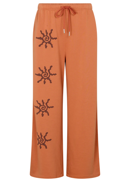 Loungewear that lifts your mood—the Abracadabra Hades Pant brings cozy comfort. Made for days when you want style to come with ease. Pair it with "ABRACADABRA OG JUMPER" for an elevated track-set for the go.