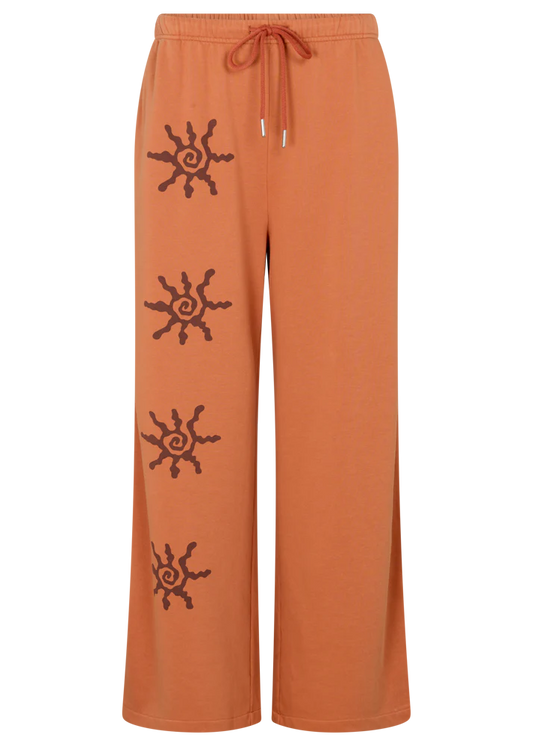 Loungewear that lifts your mood—the Abracadabra Hades Pant brings cozy comfort. Made for days when you want style to come with ease. Pair it with "ABRACADABRA OG JUMPER" for an elevated track-set for the go.
