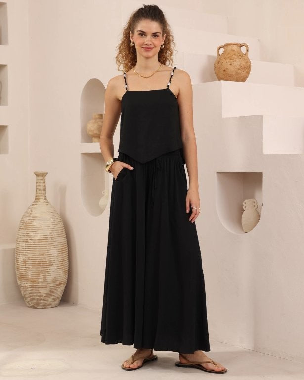 Iris Maxi - Flowy, flattering and made to move with you. The Melanie Pants – Iris Maxi are the ultimate blend of comfort and elegance, designed for effortless everyday wear with a polished finish.

Featuring a wide-leg silhouette and soft, fluid fabric, these pants drape beautifully while offering a relaxed, breathable feel. 