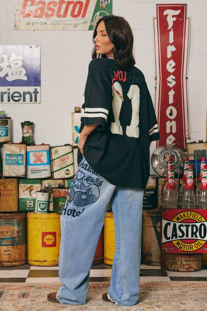 The Love Revolution Tee – Black
Big love, zero rules. The Love Revolution Tee in Black is your go-to for fearless self-expression. Featuring varsity sleeve stripes, a relaxed oversized fit, and bold distressed-style "LOVE" typography with a pop of pink in “Rules,” this tee is a statement in more ways than one. Crafted from soft, breathable cotton and finished with SABBÍ’s signature edge, it’s made for rebels with heart.

Style it with denim, sneakers, or leather — and lead your own revolution.