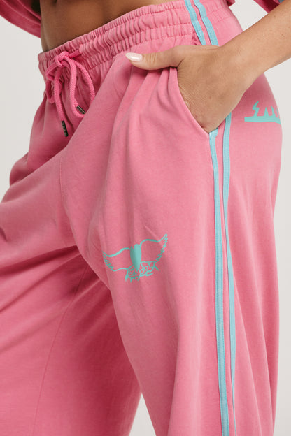 Turn up the colour and the confidence with The Chido Pants - Carnivale Blue — your new favourite statement joggers with that signature Sabbi flair. Made from soft, breathable cotton, these pants combine comfort with a hit of playful street energy.