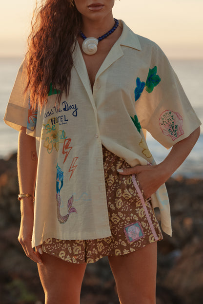 Sabbi - Meet your new coastal statement piece. The Patron Shirt in Cream Seas the Day is relaxed, expressive and effortlessly cool—made for salty air, sun-faded afternoons and spontaneous adventures. Featuring playful hand-drawn graphics inspired by beach days and carefree living, this shirt brings art and attitude together in one easy throw-on layer.