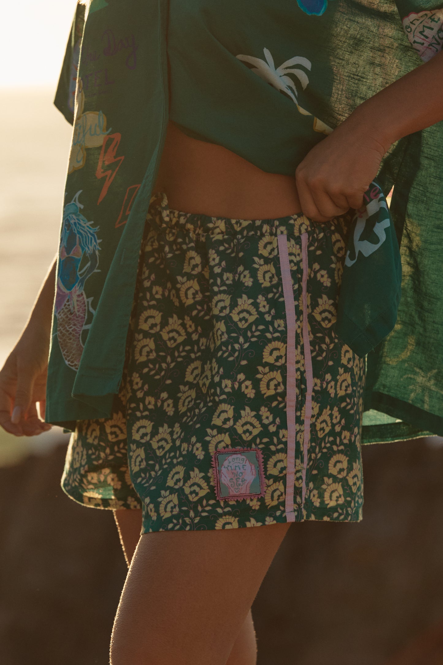 Sabbi - Meet your new go-anywhere, feel-good short. The Altos Short – Green&nbsp;Seas The Day brings effortless coastal vibes with a playful twist. Crafted in a lightweight, breathable fabric, these shorts are designed for sun-soaked days, salty air, and easy movement from beach walks to sunset drinks.