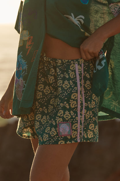Sabbi - Meet your new go-anywhere, feel-good short. The Altos Short – Green&nbsp;Seas The Day brings effortless coastal vibes with a playful twist. Crafted in a lightweight, breathable fabric, these shorts are designed for sun-soaked days, salty air, and easy movement from beach walks to sunset drinks.