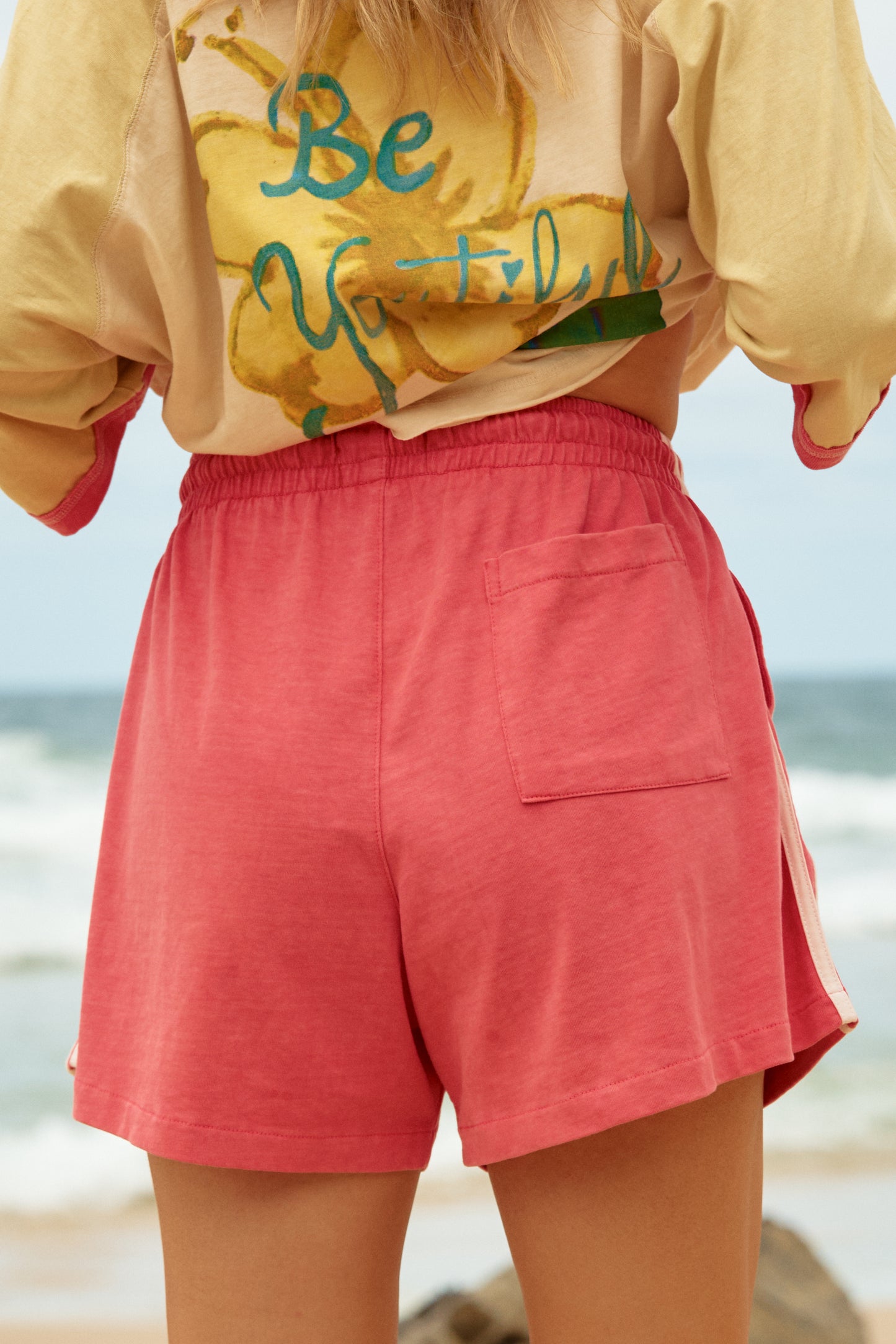 Sabbi -&nbsp;

Sun-washed, soft and made for salty days. The Peach Chido Shorts – Seas The Day are your go-to for effortless beach-to-street style. Designed in a relaxed, easy fit with a lightweight feel, these shorts bring comfort without sacrificing vibe.