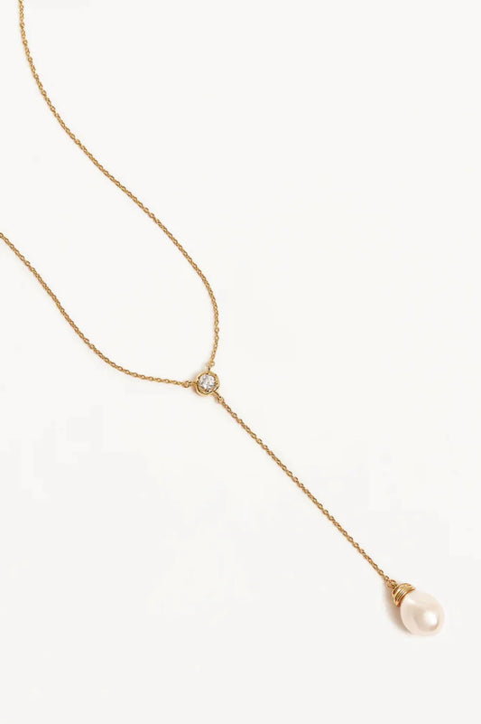 Harness the harmonious energy of natural pearl&nbsp;with the&nbsp;18k Gold Vermeil Whispers of Tranquillity Pearl Lariat Necklace.&nbsp;This lariat-style necklace is designed&nbsp;with event dressing&nbsp;in mind, featuring a&nbsp;sparkling&nbsp;cubic zirconia&nbsp;and baroque freshwater pearl&nbsp;that sits delicately on the necklace.&nbsp;&nbsp;