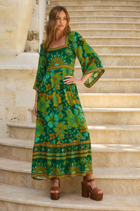 A fresh take on our best-selling Empire dress, Avalon is destined to be on high rotation in your everyday wardrobe. With a flattering square bust panel, floaty midi length and fluted 3/4 sleeves, this is an elevated easy-wear style. Featuring apron ties, Avalon can be cinched in for a more fitted look if preferred. 