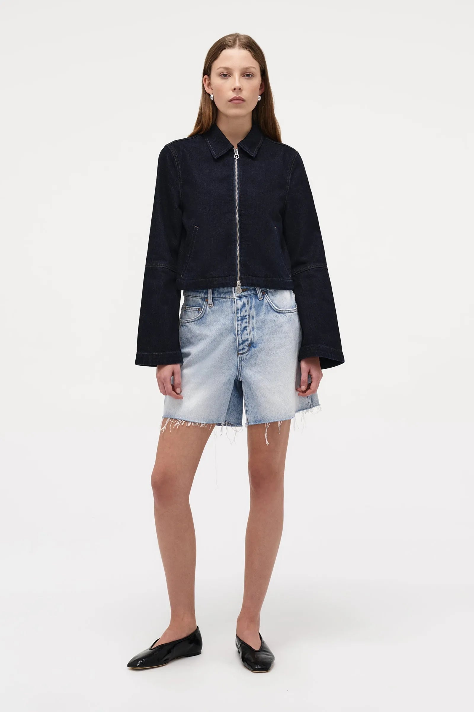 Eva Wide Mode
Relaxed A-line wide leg short designed for a flattering, easy silhouette
Mid-rise fit crafted in rigid denim for a clean, structured look
Made from authentic rigid cotton denim that holds its shape and softens with wear, moulding naturally to the body over time
Mode is a light, bright indigo wash perfect for summer. Has an authentic vintage inspired effect with subtle wash template
Button fly
100% Cotton