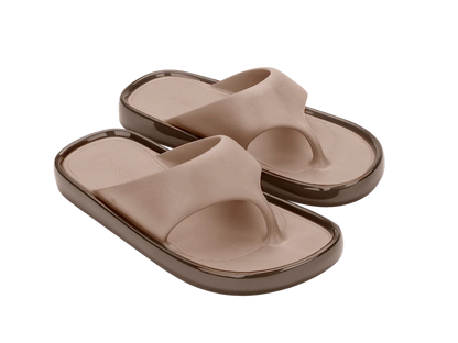 Melissa's flip-flop designs are the epitome of elevating a humble shoe into a unique wardrobe piece. Our new star is the Melissa Float thong - this effortlessly elegant and comfortable shoe is sure to become your new best friend. The cushioned EVA insole and perfect style make it the ideal choice for any everyday look.