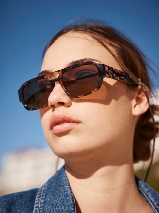Wear your ticket to roam from sunrise to&nbsp;somewhere, no itinerary required. The Atlas Pebble Tort&nbsp;pairs bold confidence with a lightweight aviator&nbsp;frame that brings that anywhere energy: part&nbsp;jet-set, part road trip, all effortless cool. Crafted&nbsp;from durable yet lightweight eco acetate,&nbsp;with high-quality polarised UV lenses to keep your eyes&nbsp;covered from sunrise to somewhere.&nbsp; Designed in Australia, Atlas is ready for whatever’s next,&nbsp;no itinerary needed. Feels li
