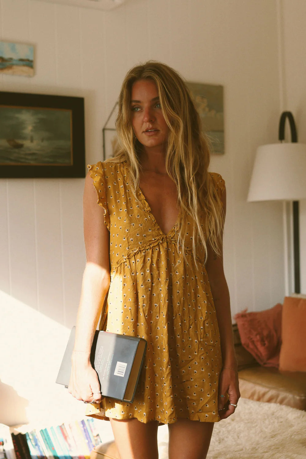 Enhance your wardrobe with the Brielle mini dress in saffron by barefoot blonde. This dress combines expert design and quality materials to provide you with a stylish and comfortable piece. 