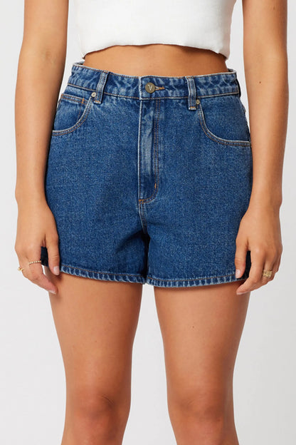 High rise, loose fit short
Inleg Length: 10cm
Bella is a mid blue stone-washed colour inspired by 90's denim
Finished with faded tobacco stitching, silver trims & black patch
Crafted with a comfort rigid denim meaning they will be fitted when first worn and will slowly soften & mold to your body after wash & wear
Zip fly
Made with 91% cotton, 5% viscose & 4% polyester