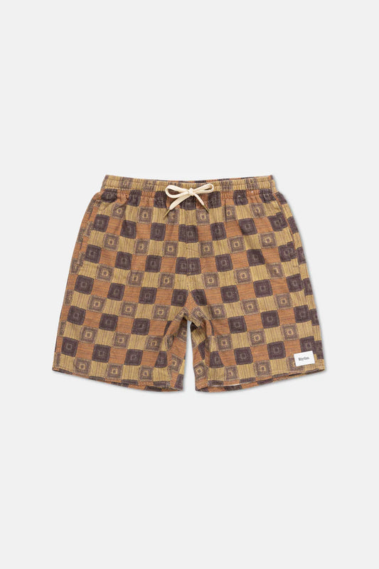 Step into retro surf nostalgia with the Racket Jam in Ochre. Cut in a relaxed 17-inch fit, this all-over printed jam delivers an easy-going, worn-in feel—ideal for long beach days and warm coastal nights.