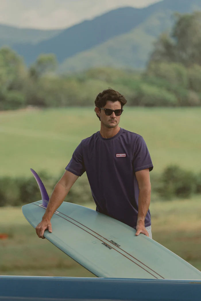 Inspired by vintage workwear, the Mechanics Vintage SS T-Shirt in Indigo is cut in a classic fit with contrast stitching and an LHS chest patch. A well-worn essential made for the everyday rotation.