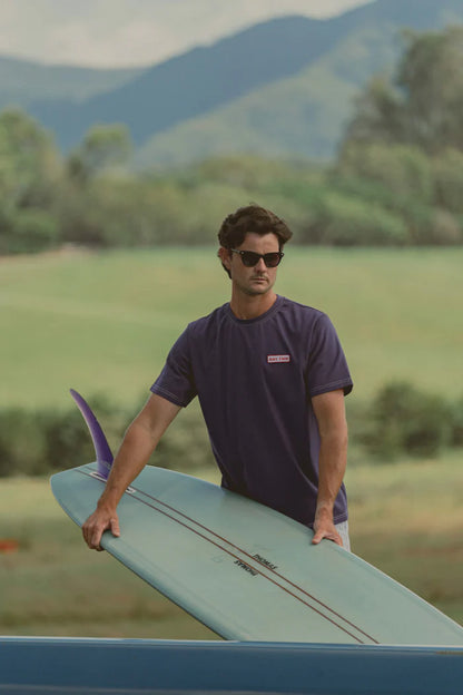 Inspired by vintage workwear, the Mechanics Vintage SS T-Shirt in Indigo is cut in a classic fit with contrast stitching and an LHS chest patch. A well-worn essential made for the everyday rotation.