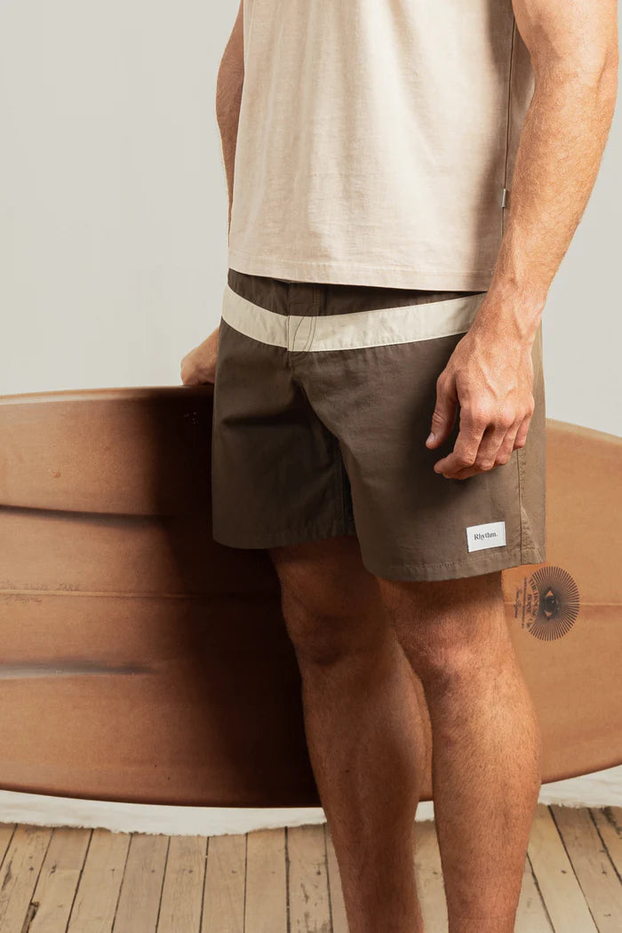 Twin Fin Trunk
Earth

A timeless surf staple with a nod to classic boardshort design. These 17.5-inch trunks feature contrast cut-and-sew stripes wrapping around the leg, delivering effortless style in and out of the lineup
