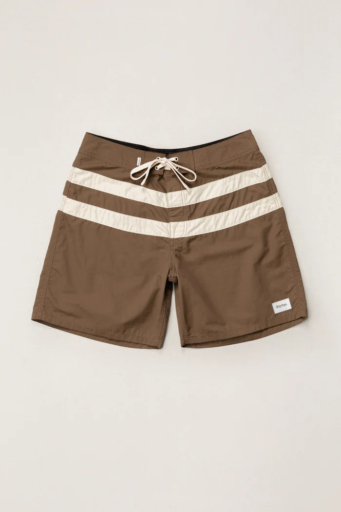 Twin Fin Trunk
Earth

A timeless surf staple with a nod to classic boardshort design. These 17.5-inch trunks feature contrast cut-and-sew stripes wrapping around the leg, delivering effortless style in and out of the lineup
