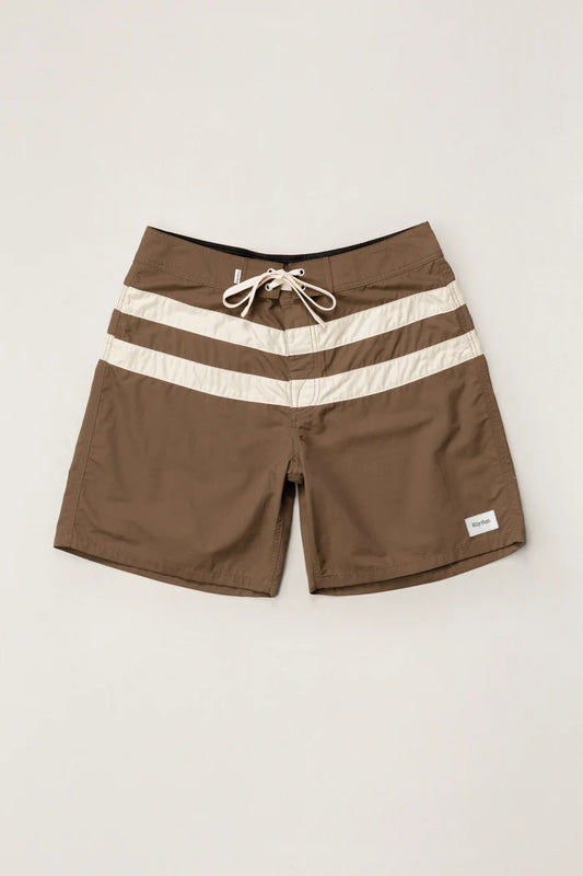 Twin Fin Trunk
Earth

A timeless surf staple with a nod to classic boardshort design. These 17.5-inch trunks feature contrast cut-and-sew stripes wrapping around the leg, delivering effortless style in and out of the lineup
