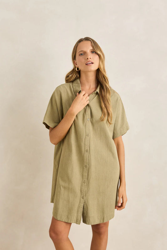 An essential Rhythm style in breathable ramie fibres for everyday wearing. Master effortless style in the Classic Shirt Dress, with a relaxed silhouette, collared neckline and front button closure, this is the perfect lightweight dress to accompany you throughout the seasons.