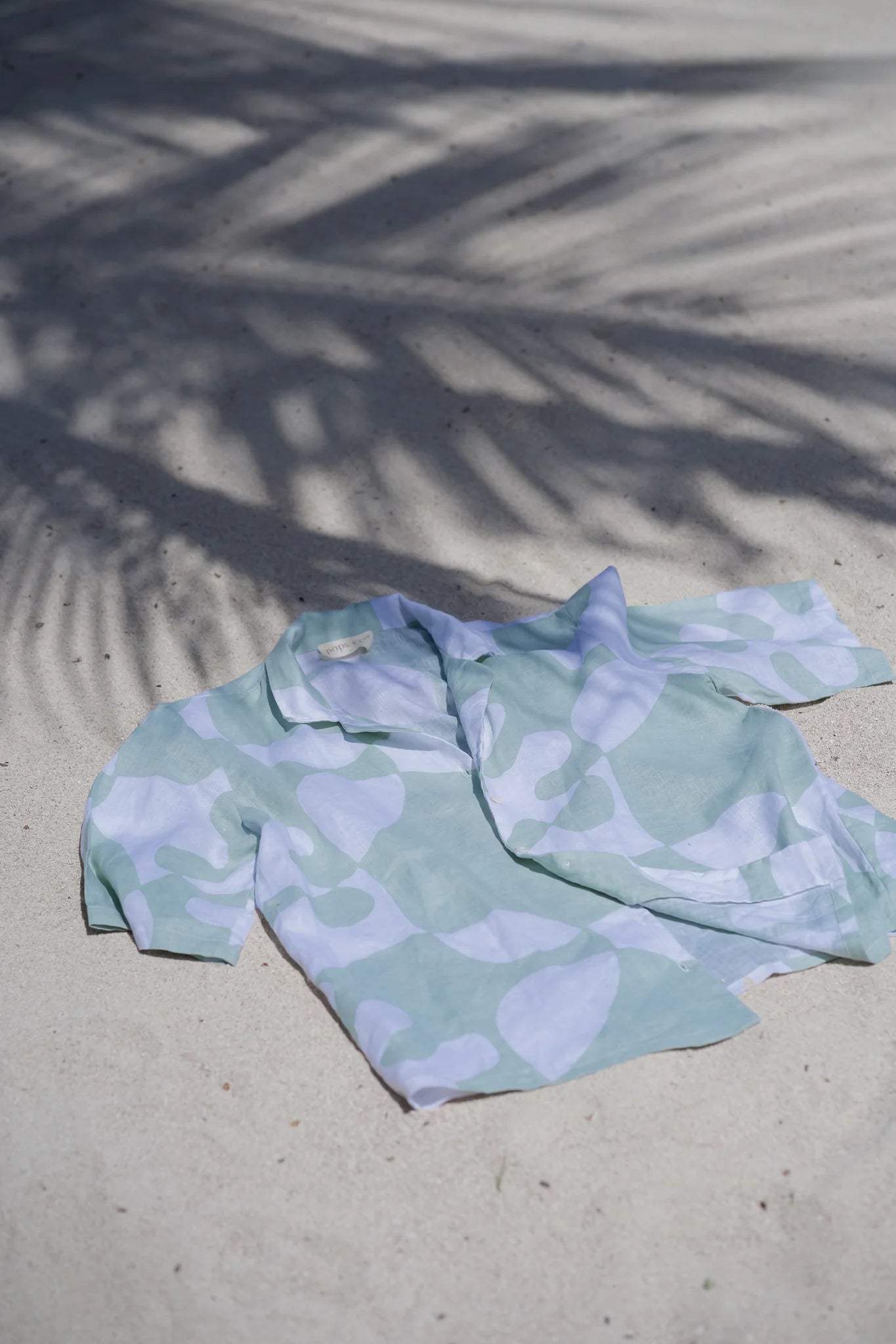 Lou - Paradiso by Pops + Co



The Lou - Offering a relaxed fit she's classic and cool and designed for trans seasonal wear. Pair back with our Luna Shorts or Nia Pants for the perfect set.&nbsp;


A Pops + Co exclusive print. Hand printed and dyed&nbsp;on 100% Linen.