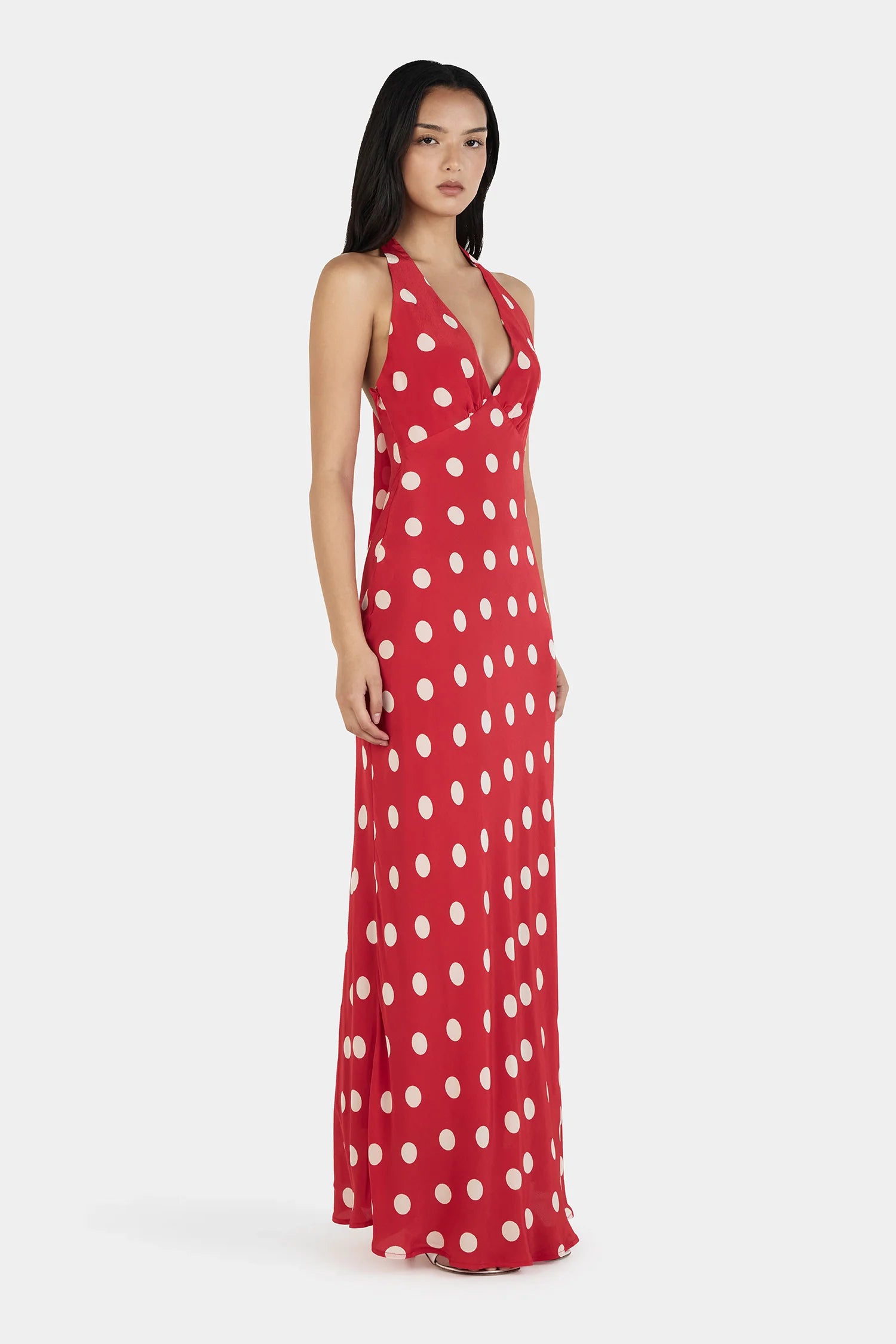 The Elyse Maxi Dress is a flattering V-neck halter maxi dress with a low scoop back and adjustable neck tie. Fully lined for a smooth silhouette and finished with a side seam zip for entry, this dress can take you anywhere.
