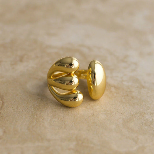 Introducing the ABE ring - a stylish, chunky accessory designed to add a touch of luxury to your outfit. Made with high-quality materials, its gold finish gives it a sophisticated look. 

S925 Gold Plated
Adjustable
Lead, Nickel & Tarnish Free
Hypoallergenic