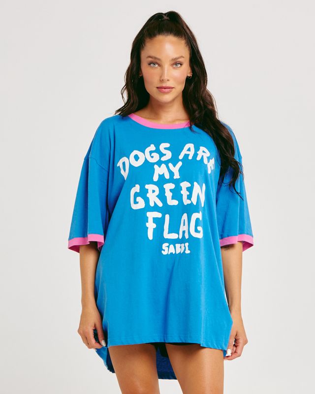 The Very Oversized Green Flag Tee

If they love dogs, they're already halfway to your heart 🐾💘

Meet The Very Oversized Green Flag Tee - your new go-to for comfort and canine appreciation. Crafted from 100% cotton, this oversized beauty features a relaxed fit, contrast trims and a hand-drawn slogan that says what were all thinking:
Dogs Are My Green Flag.

This tee is made for dog walks and brunch dates. Because let's face it… red flags are temporary, but puppy love is forever. 🐕✨
