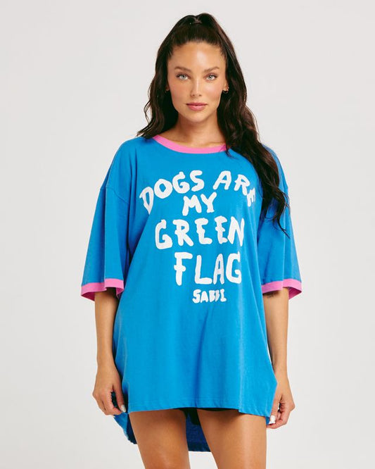 The Very Oversized Green Flag Tee

If they love dogs, they're already halfway to your heart 🐾💘

Meet The Very Oversized Green Flag Tee - your new go-to for comfort and canine appreciation. Crafted from 100% cotton, this oversized beauty features a relaxed fit, contrast trims and a hand-drawn slogan that says what were all thinking:
Dogs Are My Green Flag.

This tee is made for dog walks and brunch dates. Because let's face it… red flags are temporary, but puppy love is forever. 🐕✨