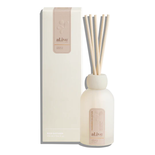 A cosy Reed Diffuser blending luscious apricot jam and ripe fig with aromatic sage and vanilla. Creates an enduring gourmand warmth that welcomes you home.